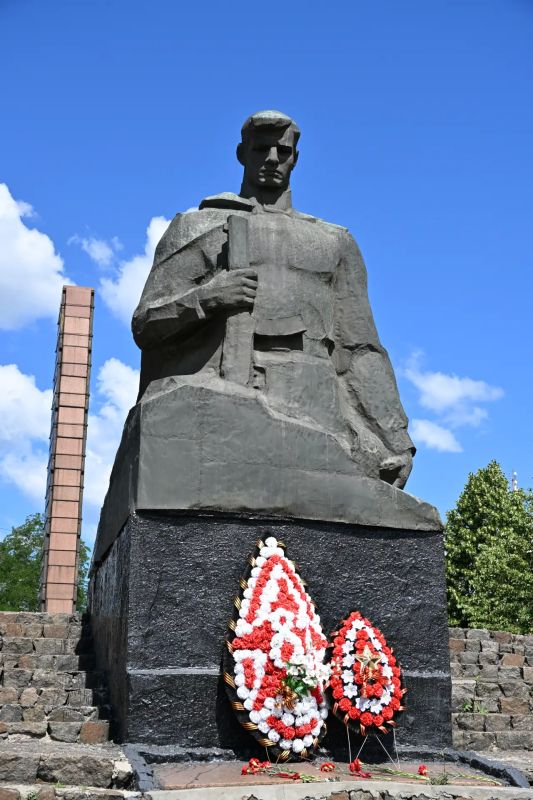 В День памяти и скорби Брянка склонила головы перед героями В День памяти и скорби Брянка склонила головы перед героями