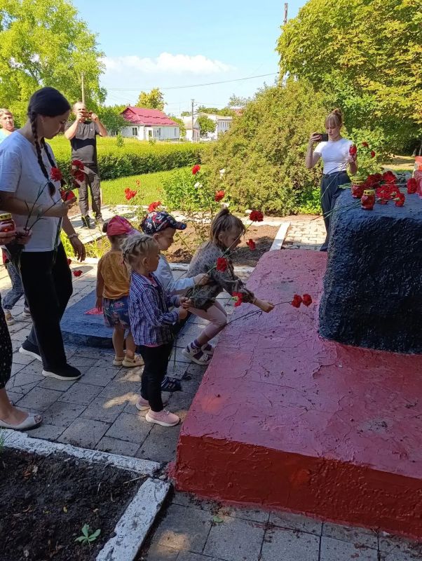В каждом населенном пункте Белокуракинского округа почтили память тех, кто отдал свои жизни за свободу и независимость Родины в годы ВОВ В каждом населенном пункте Белокуракинского округа почтили память тех, кто отдал свои жизни за свободу и независимость Родины в годы ВОВ