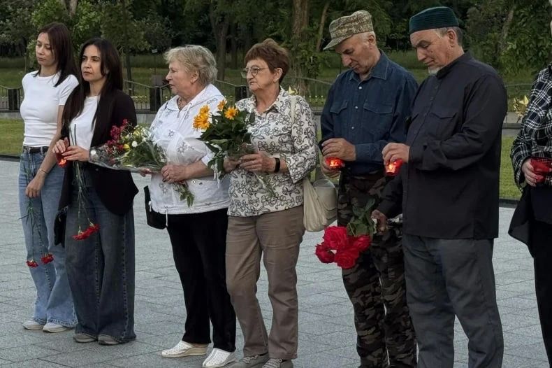 Свердловчане приняли участие в акции «Свеча памяти» Свердловчане приняли участие в акции «Свеча памяти»