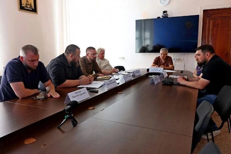 Жители района, обслуживаемого Луганской городской многопрофильной больницей № 2 (ЛГМБ № 2), сталкиваются с серьёзными трудностями при получении медицинской помощи: большинству, особенно пожилым людям, приходится с большим... Жители района, обслуживаемого Луганской городской многопрофильной больницей № 2 (ЛГМБ № 2), сталкиваются с серьёзными трудностями при получении медицинской помощи: большинству, особенно пожилым людям, приходится с большим...