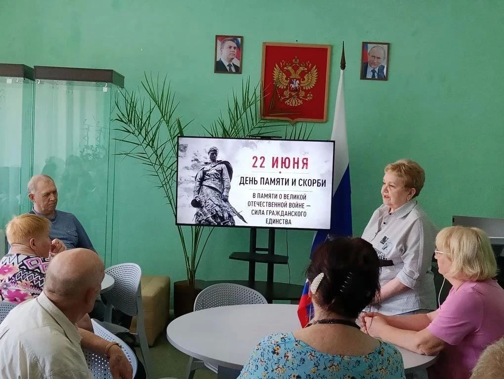 В Кировском историко-художественном музее представители ветеранской организации приняли участие в общероссийской минуте молчания, посвященной Дню памяти и скорби – дню начала Великой Отечественной войны (1941 год), посмотрев... В Кировском историко-художественном музее представители ветеранской организации приняли участие в общероссийской минуте молчания, посвященной Дню памяти и скорби – дню начала Великой Отечественной войны (1941 год), посмотрев...
