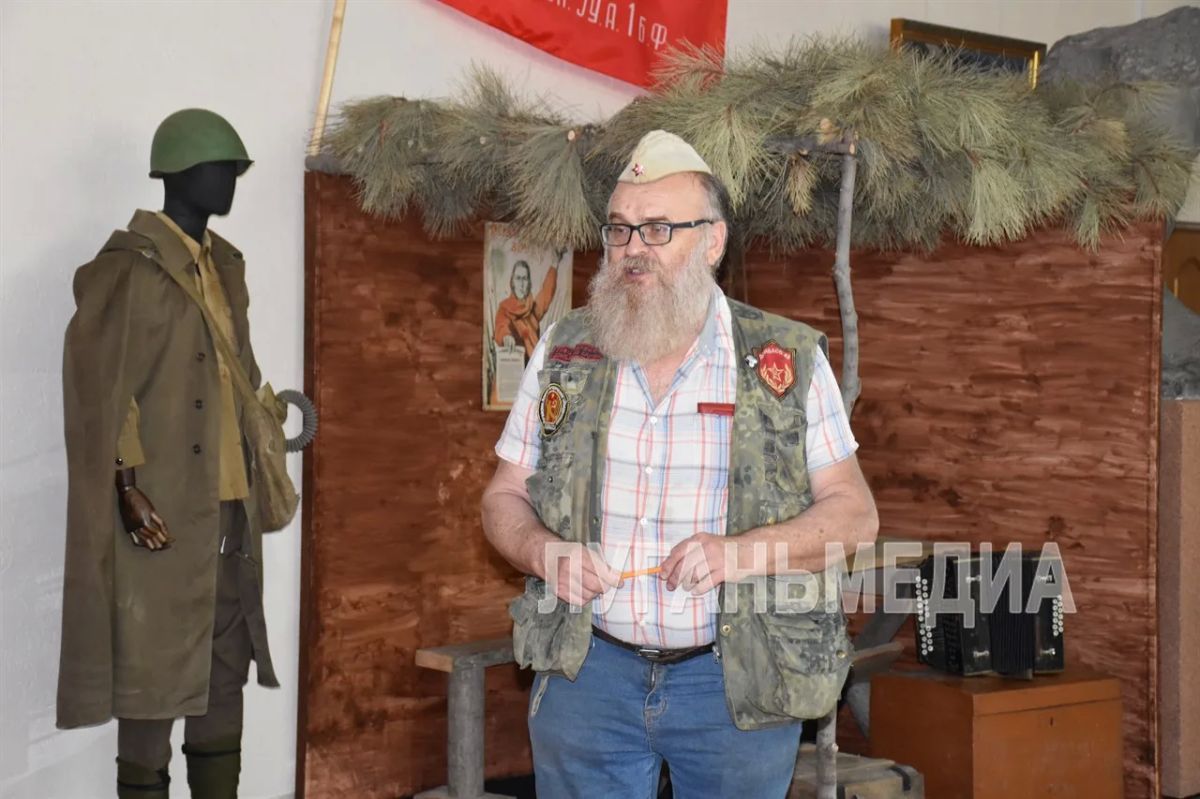 В Краснодонском музее открылась выставка «Фронтовая правда» В Краснодонском музее открылась выставка «Фронтовая правда»