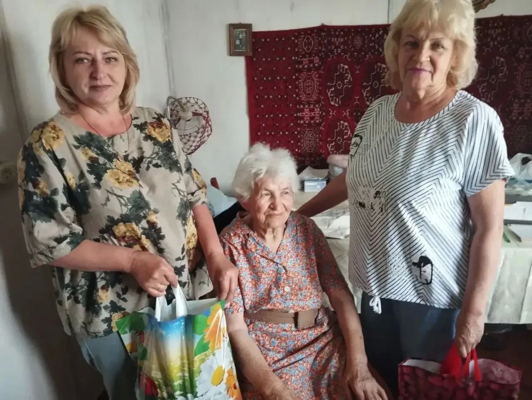 В пгт Кленовый оказывают помощь жителям поселка В пгт Кленовый оказывают помощь жителям поселка