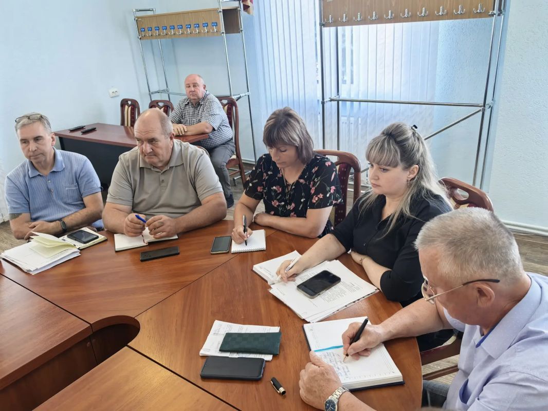 Сегодня провел рабочее совещание с руководителями профильных служб и структурных подразделений Краснодонского муниципального округа, на котором рассмотрели ключевые вопросы жизнедеятельности территории Сегодня провел рабочее совещание с руководителями профильных служб и структурных подразделений Краснодонского муниципального округа, на котором рассмотрели ключевые вопросы жизнедеятельности территории