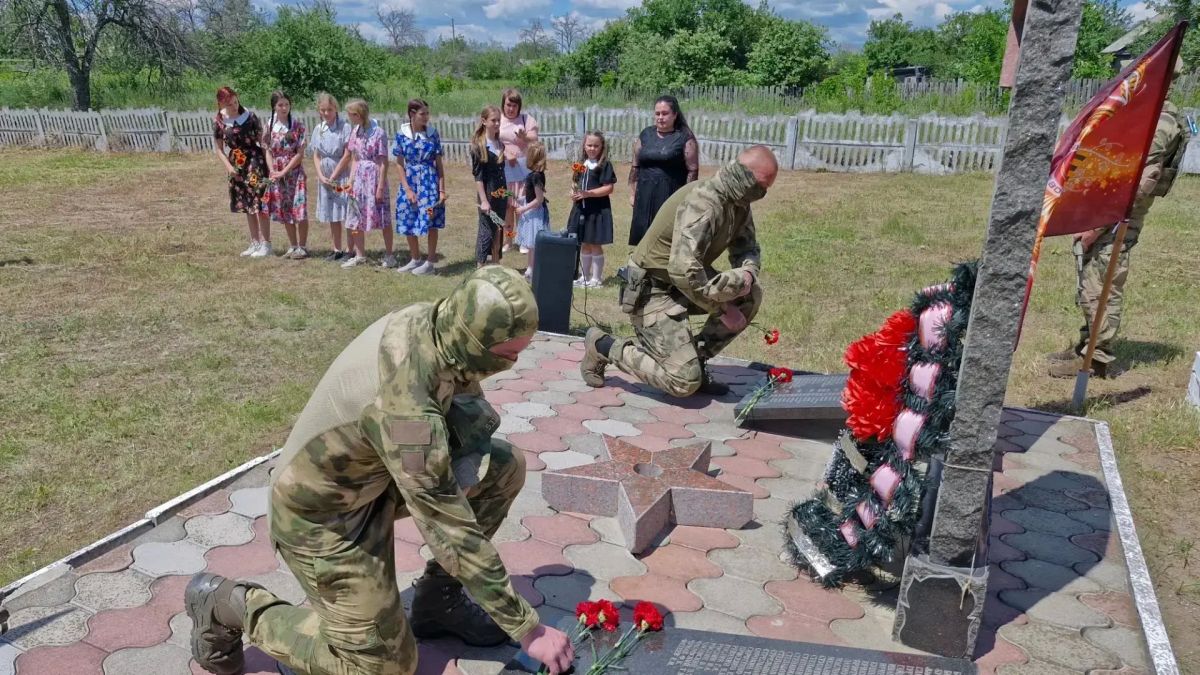 В Молодогвардейске и Самсоновке прошли памятные мероприятия ко Дню памяти и скорби В Молодогвардейске и Самсоновке прошли памятные мероприятия ко Дню памяти и скорби