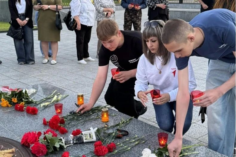 Свердловчане приняли участие в акции «Свеча памяти» Свердловчане приняли участие в акции «Свеча памяти»