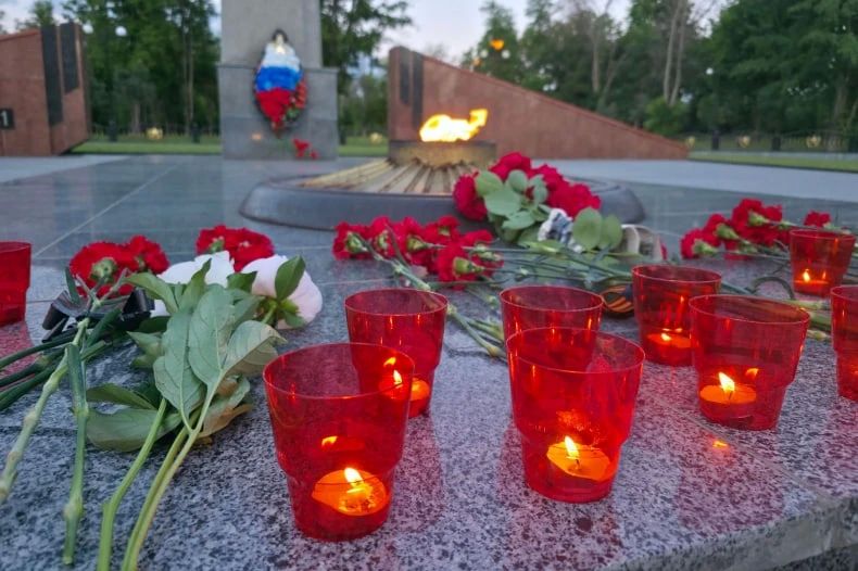 Свердловчане приняли участие в акции «Свеча памяти» Свердловчане приняли участие в акции «Свеча памяти»