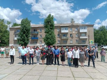 Возложение цветов, посвященное Дню памяти и скорби