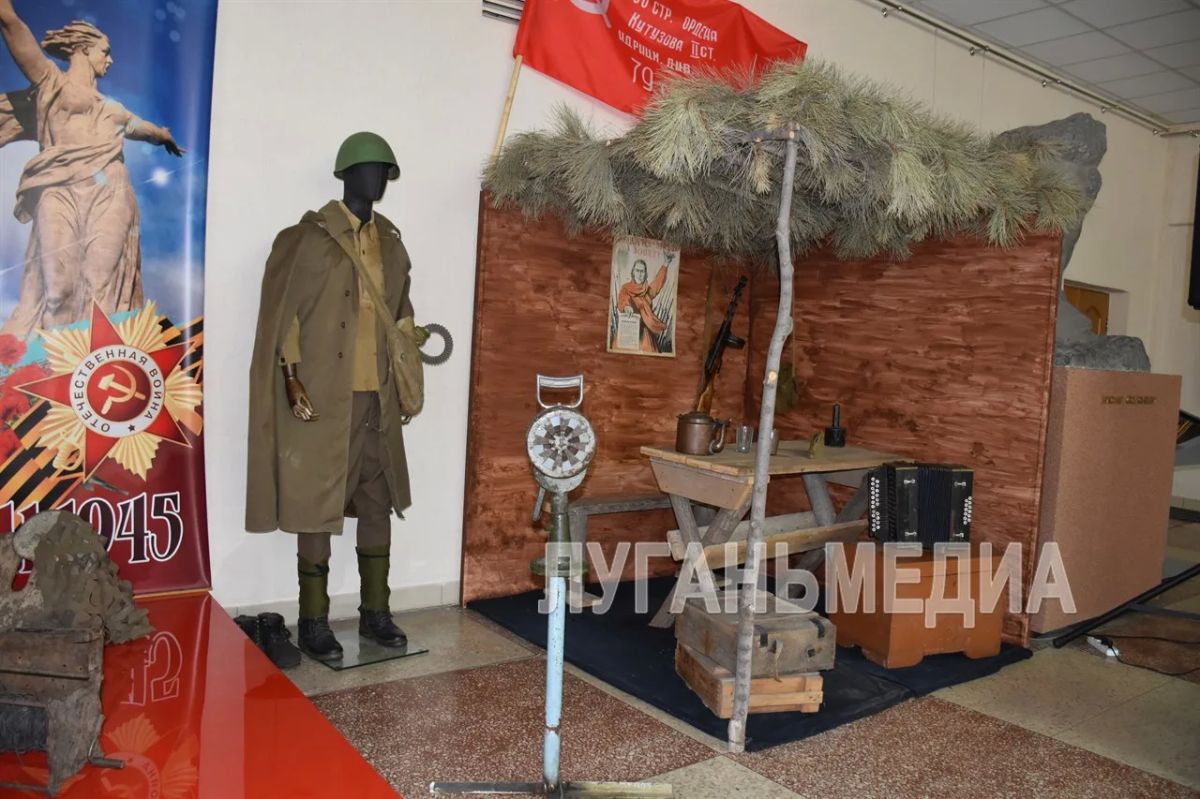 В Краснодонском музее открылась выставка «Фронтовая правда» В Краснодонском музее открылась выставка «Фронтовая правда»