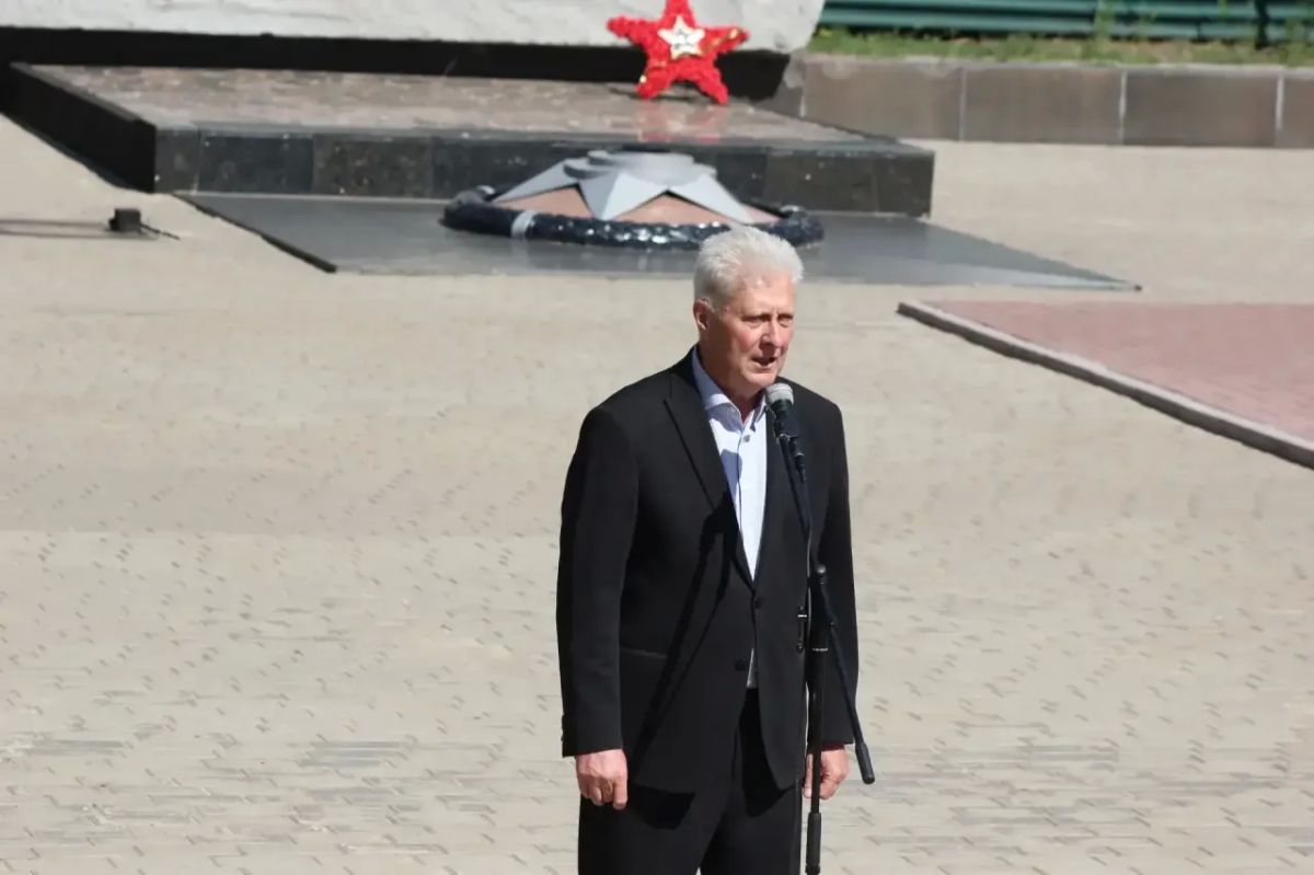 Сегодня в Краснодоне, в День памяти и скорби, мы провели торжественный митинг, посвященный началу Великой Отечественной войны Сегодня в Краснодоне, в День памяти и скорби, мы провели торжественный митинг, посвященный началу Великой Отечественной войны