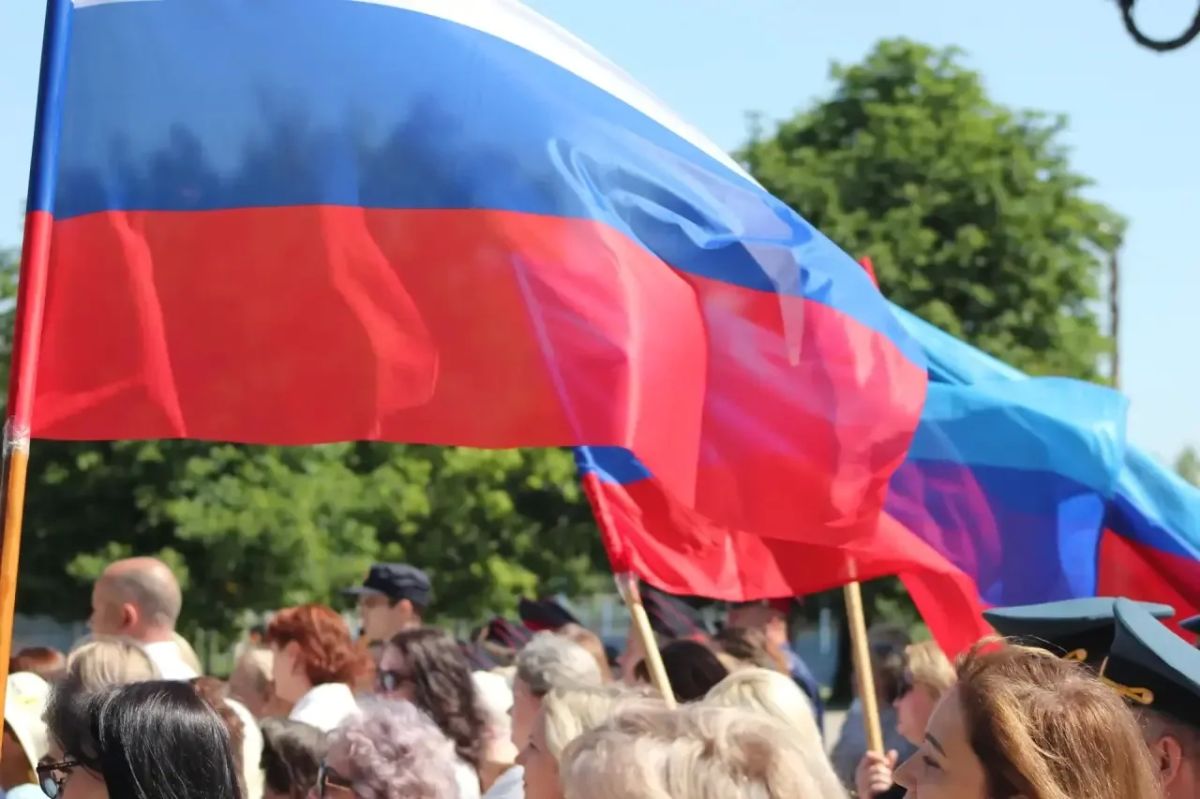 Сегодня в Краснодоне, в День памяти и скорби, мы провели торжественный митинг, посвященный началу Великой Отечественной войны Сегодня в Краснодоне, в День памяти и скорби, мы провели торжественный митинг, посвященный началу Великой Отечественной войны