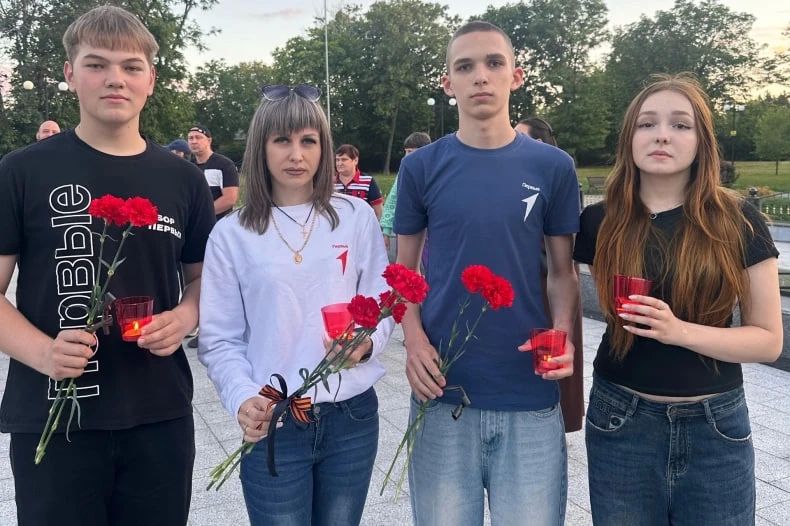Свердловчане приняли участие в акции «Свеча памяти» Свердловчане приняли участие в акции «Свеча памяти»