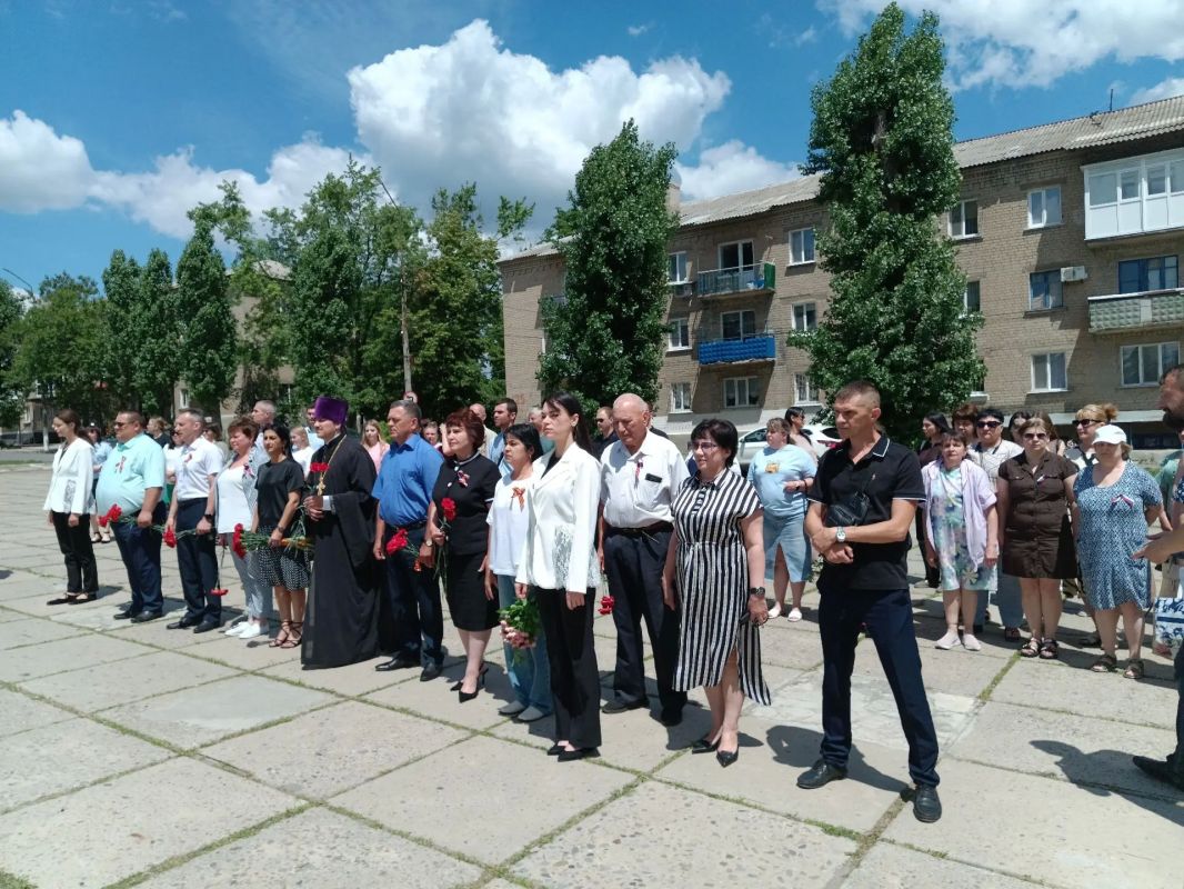 Возложение цветов, посвященное Дню памяти и скорби Возложение цветов, посвященное Дню памяти и скорби