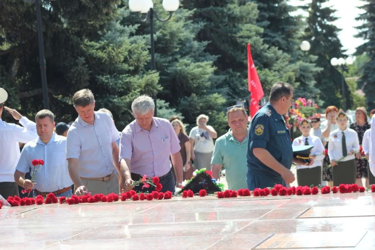 Память, объединяющая поколения Память, объединяющая поколения