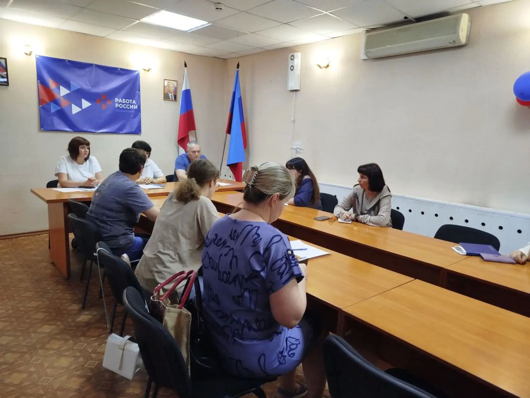 В территориальном отделении ГКУ «Республиканский центр занятости населения ЛНР» в городе Брянке проведена серия семинаров для образовательных учреждений, находящихся в процессе реорганизации, в которых приняли участие 11... В территориальном отделении ГКУ «Республиканский центр занятости населения ЛНР» в городе Брянке проведена серия семинаров для образовательных учреждений, находящихся в процессе реорганизации, в которых приняли участие 11...