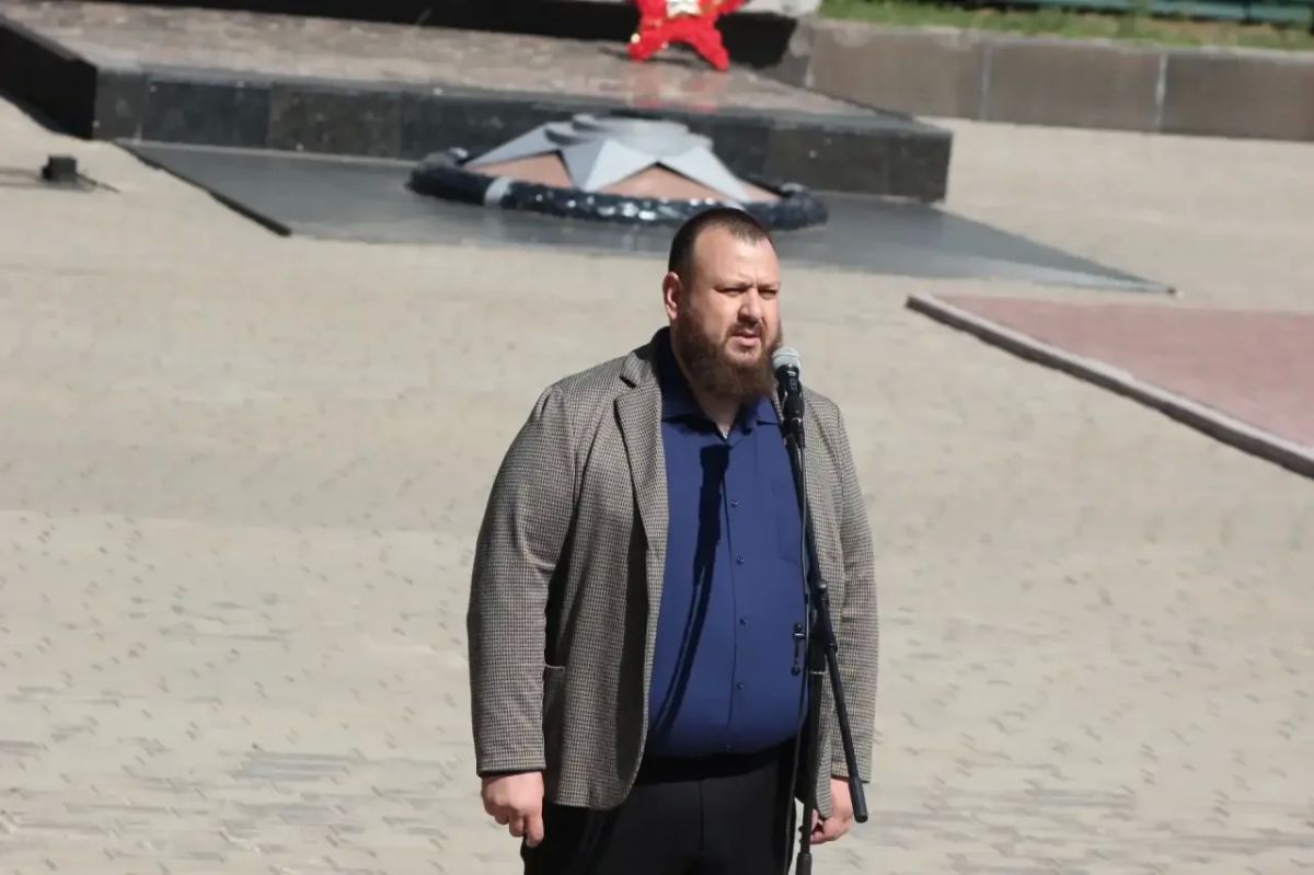 Сегодня в Краснодоне, в День памяти и скорби, мы провели торжественный митинг, посвященный началу Великой Отечественной войны Сегодня в Краснодоне, в День памяти и скорби, мы провели торжественный митинг, посвященный началу Великой Отечественной войны