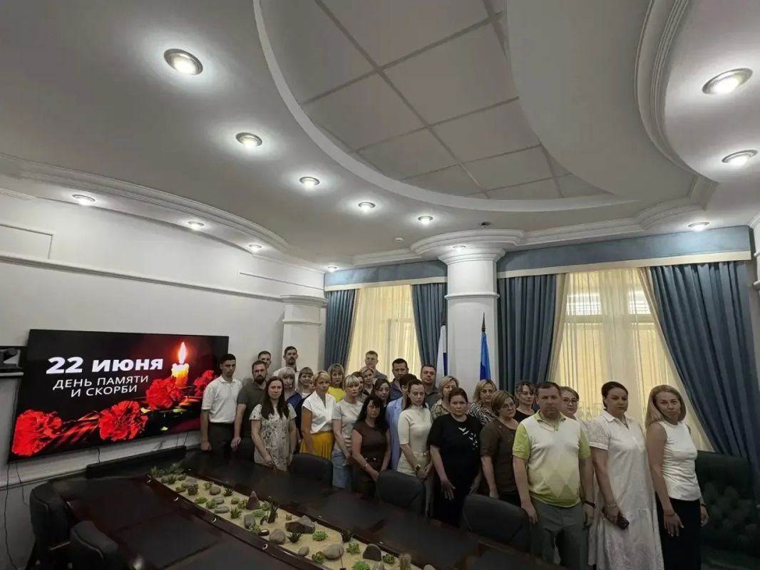 22 июня, в День памяти и скорби, сотрудники Территориального фонда обязательного медицинского страхования Луганской Народной Республики приняли участие во Всероссийской акции «Минута молчания»