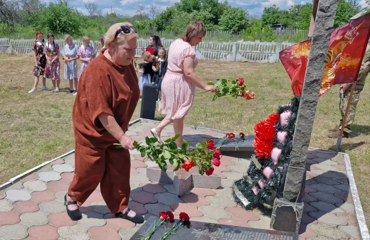 В Молодогвардейске и Самсоновке прошли памятные мероприятия ко Дню памяти и скорби В Молодогвардейске и Самсоновке прошли памятные мероприятия ко Дню памяти и скорби