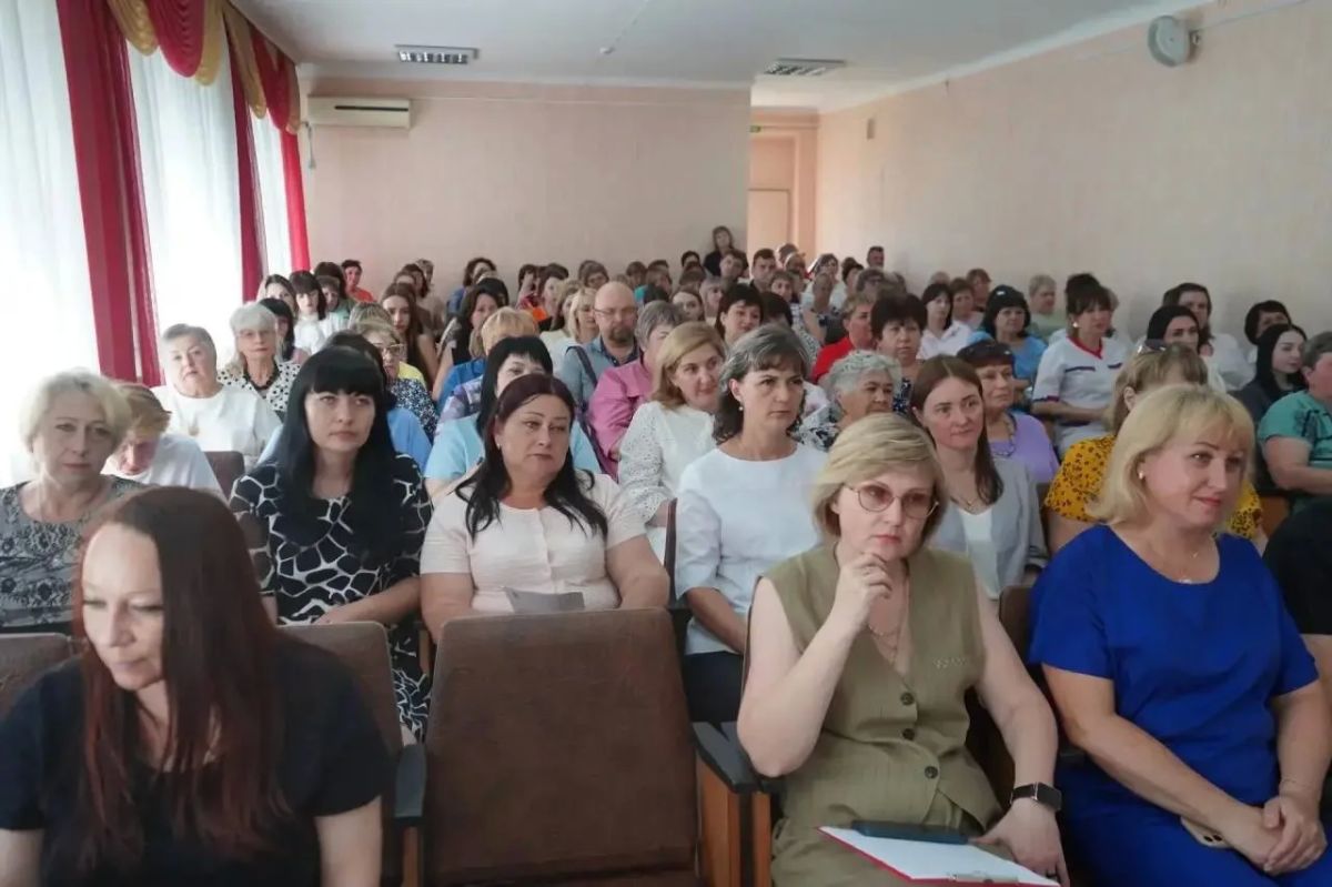 В Свердловской ЦГМБ ЛНР отметили День медицинского работника торжественным мероприятием