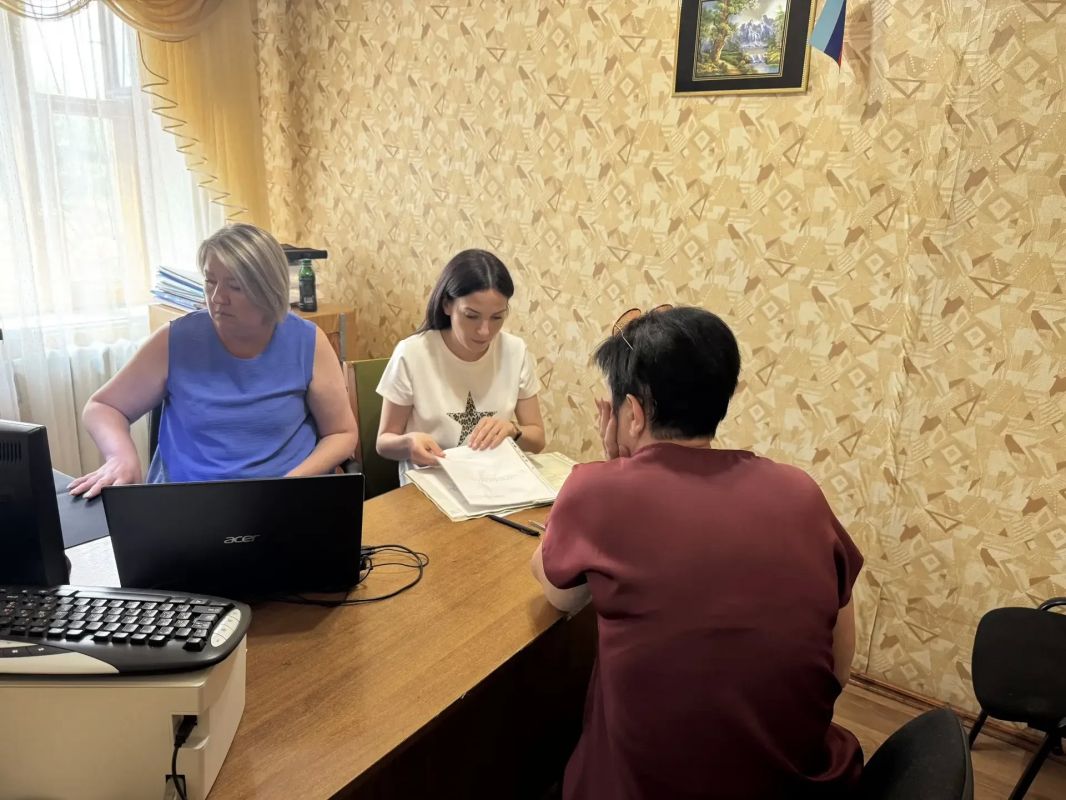 В пгт Кленовый оказывают помощь жителям поселка В пгт Кленовый оказывают помощь жителям поселка