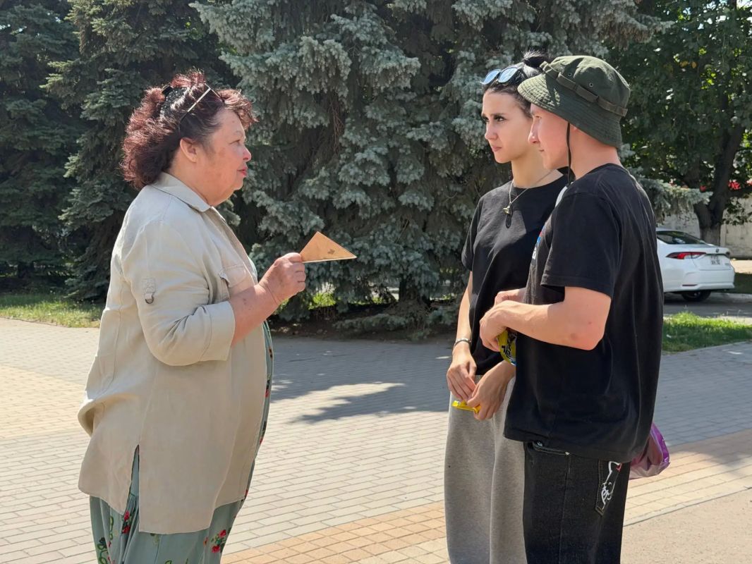 В День памяти и скорби сотрудники Централизованной библиотечной системы города Первомайска провели традиционную акцию «Треугольники победы» В День памяти и скорби сотрудники Централизованной библиотечной системы города Первомайска провели традиционную акцию «Треугольники победы»