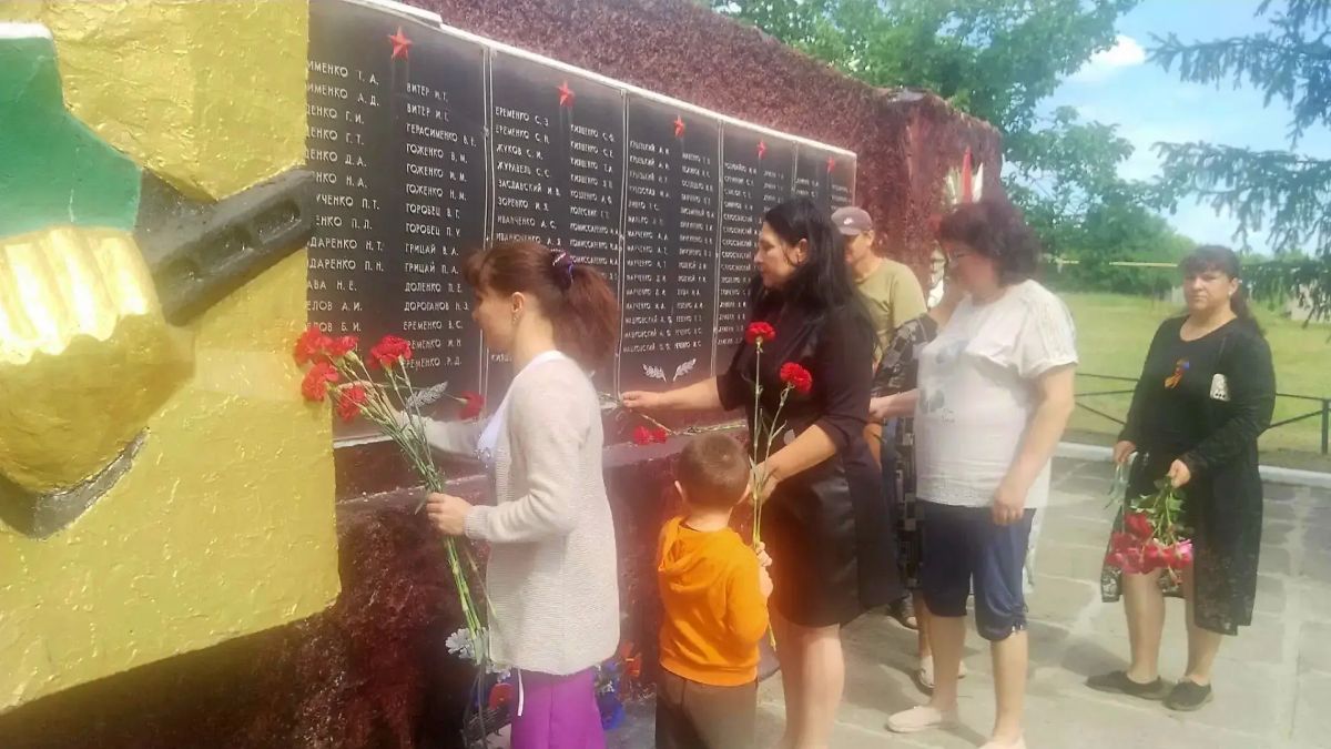 В каждом населенном пункте Белокуракинского округа почтили память тех, кто отдал свои жизни за свободу и независимость Родины в годы ВОВ В каждом населенном пункте Белокуракинского округа почтили память тех, кто отдал свои жизни за свободу и независимость Родины в годы ВОВ