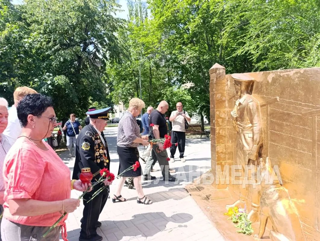 Луганчане почтили память жертв Великой Отечественной войны