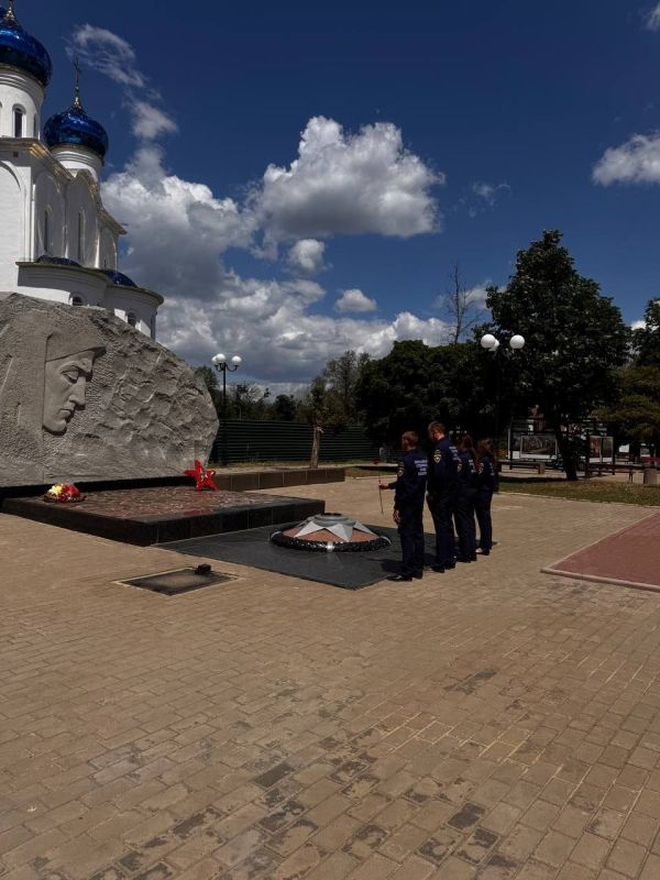 Студенты-спасатели почтили память героев минутой молчания Студенты-спасатели почтили память героев минутой молчания