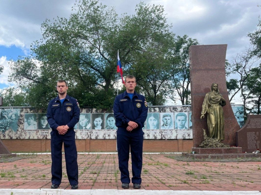 Студенты-спасатели почтили память героев минутой молчания Студенты-спасатели почтили память героев минутой молчания