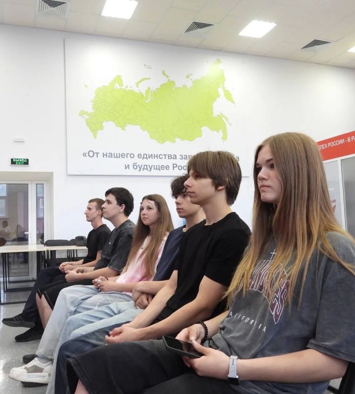 22 июня, В День памяти и скорби, молодежь Алчевска присоединилась к Общероссийской акции «Минута молчания»