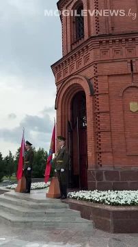 Руководитель отделения Посольства Российской Федерации в Могилёве, Республика Беларусь, Владислав Дейнего вместе с руководством области и города принял участие в патриотической акции «Звон скорби» 22 июня на Буйническом поле...