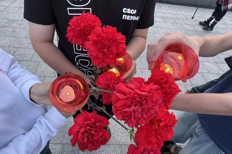 Свердловчане приняли участие в акции «Свеча памяти» Свердловчане приняли участие в акции «Свеча памяти»
