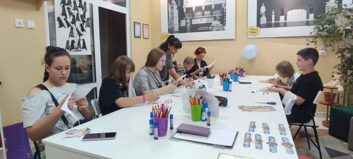 22 июня, в День памяти и скорби, в детском центре Перевальского районного исторического музея прошел особенный патриотический час "В сердцах 22 июня, в День памяти и скорби, в детском центре Перевальского районного исторического музея прошел особенный патриотический час "В сердцах