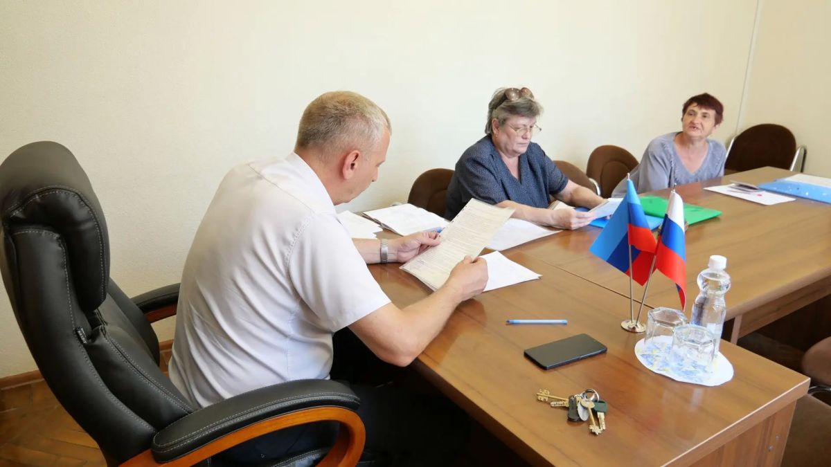 Первый заместитель Администрации городского округа города Луганска Владимир Воронин провел очередной личный прием граждан Первый заместитель Администрации городского округа города Луганска Владимир Воронин провел очередной личный прием граждан