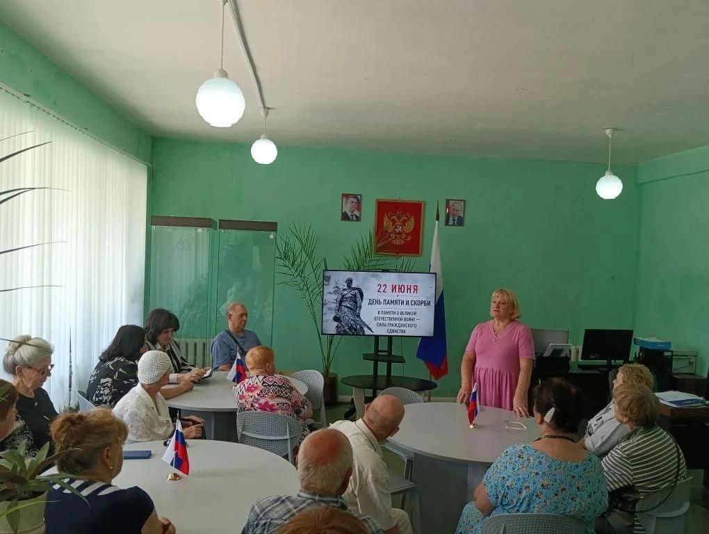 В Кировском историко-художественном музее представители ветеранской организации приняли участие в общероссийской минуте молчания, посвященной Дню памяти и скорби – дню начала Великой Отечественной войны (1941 год), посмотрев... В Кировском историко-художественном музее представители ветеранской организации приняли участие в общероссийской минуте молчания, посвященной Дню памяти и скорби – дню начала Великой Отечественной войны (1941 год), посмотрев...