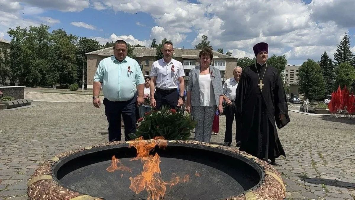 Возложение цветов, посвященное Дню памяти и скорби Возложение цветов, посвященное Дню памяти и скорби