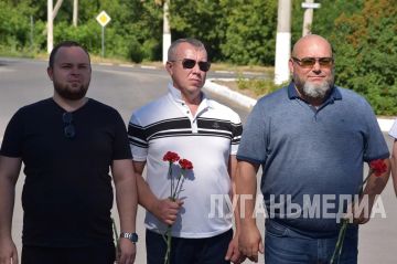В День памяти и скорби в Перевальске возложили цветы к мемориалам