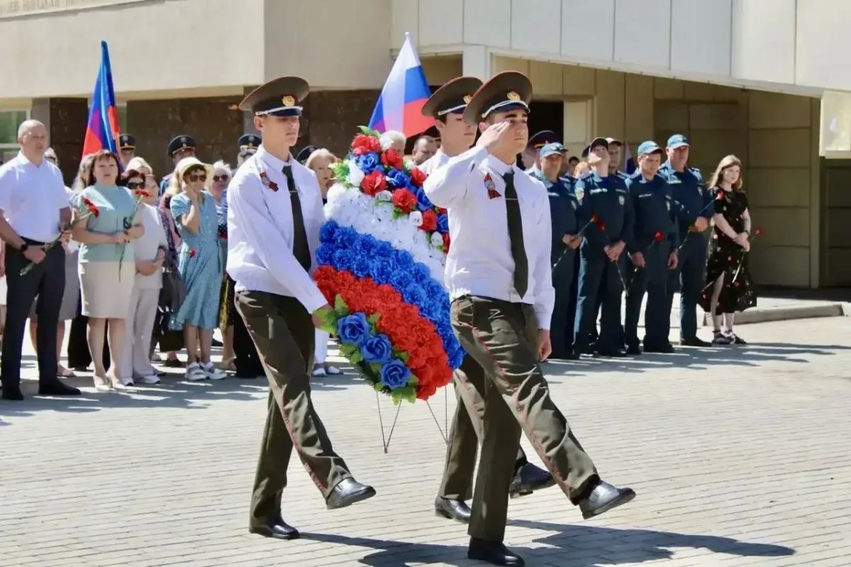 Иван Санаев: Сегодня, в День памяти и скорби, был в Краснодоне у братской могилы молодогвардейцев Иван Санаев: Сегодня, в День памяти и скорби, был в Краснодоне у братской могилы молодогвардейцев