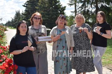 Акцию «Треугольники победы» ко Дню памяти и скорби провели сотрудники Централизованной библиотечной системы города Первомайска