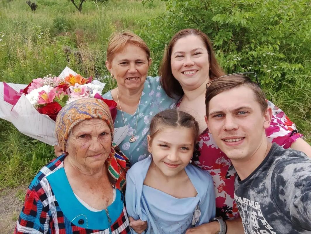 Делом едины. Елена Кучеренко: труд, творчество и безграничная доброта В рубрике «Делом едины» мы рассказываем о людях, чей ежедневный труд и личные качества делают мир вокруг лучше Делом едины. Елена Кучеренко: труд, творчество и безграничная доброта В рубрике «Делом едины» мы рассказываем о людях, чей ежедневный труд и личные качества делают мир вокруг лучше