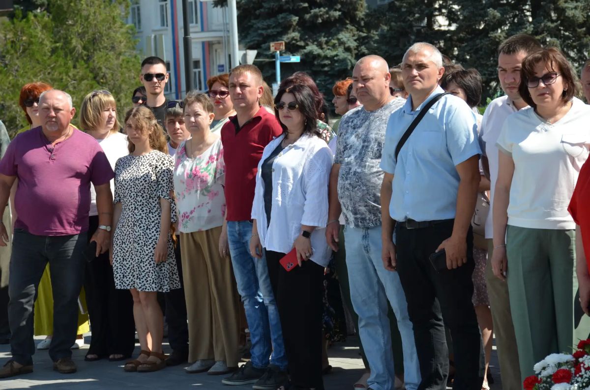 Память, объединяющая поколения: Новоайдарский округ почтил память о героях Память, объединяющая поколения: Новоайдарский округ почтил память о героях