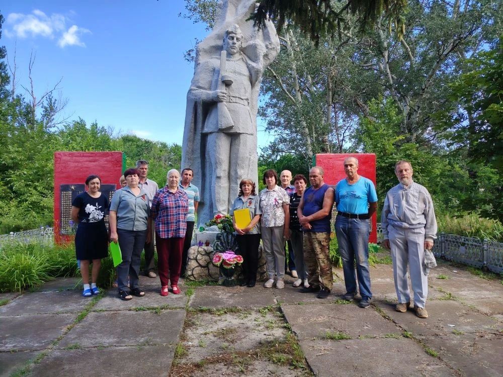 В каждом населенном пункте Белокуракинского округа почтили память тех, кто отдал свои жизни за свободу и независимость Родины в годы ВОВ В каждом населенном пункте Белокуракинского округа почтили память тех, кто отдал свои жизни за свободу и независимость Родины в годы ВОВ