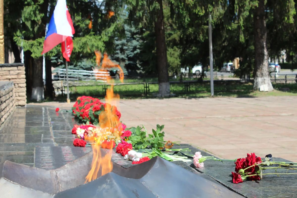 Сегодня, в День памяти и скорби, в Новопскове состоялся митинг у мемориала советским воинам, подпольщикам и землякам Сегодня, в День памяти и скорби, в Новопскове состоялся митинг у мемориала советским воинам, подпольщикам и землякам