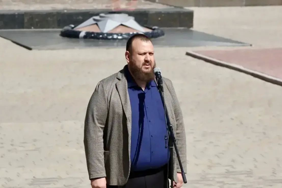 Иван Санаев: Сегодня, в День памяти и скорби, был в Краснодоне у братской могилы молодогвардейцев Иван Санаев: Сегодня, в День памяти и скорби, был в Краснодоне у братской могилы молодогвардейцев