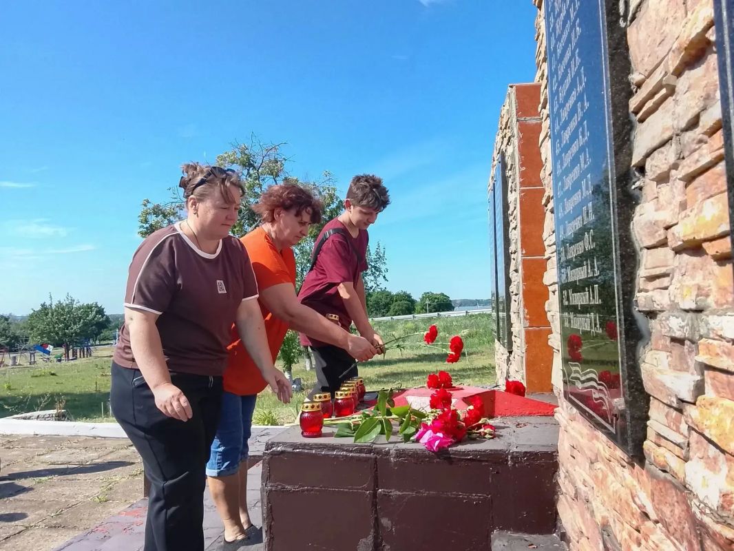 В каждом населенном пункте Белокуракинского округа почтили память тех, кто отдал свои жизни за свободу и независимость Родины в годы ВОВ В каждом населенном пункте Белокуракинского округа почтили память тех, кто отдал свои жизни за свободу и независимость Родины в годы ВОВ