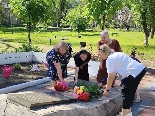 Сергей Колягин: В День памяти и скорби жители разных уголков нашего городского округа собрались у исторических мест, посвященных Великой Отечественной войне, чтобы почтить память земляков, павших в борьбе с фашизмом в 1941 -... Сергей Колягин: В День памяти и скорби жители разных уголков нашего городского округа собрались у исторических мест, посвященных Великой Отечественной войне, чтобы почтить память земляков, павших в борьбе с фашизмом в 1941 -...