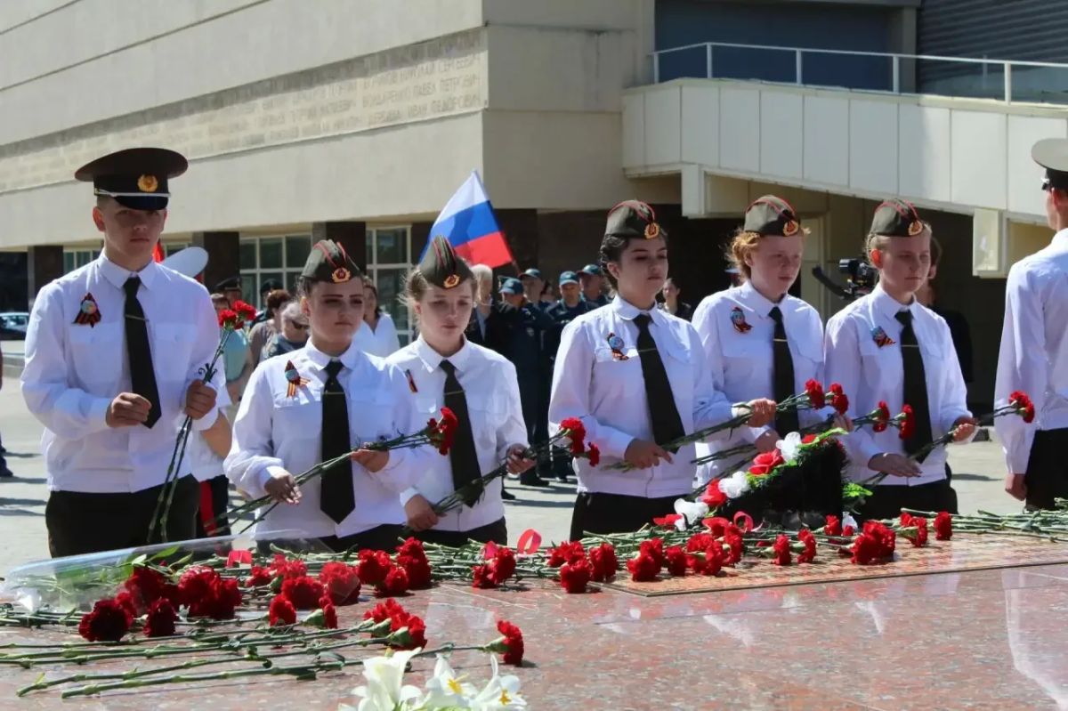 Сегодня в Краснодоне, в День памяти и скорби, мы провели торжественный митинг, посвященный началу Великой Отечественной войны Сегодня в Краснодоне, в День памяти и скорби, мы провели торжественный митинг, посвященный началу Великой Отечественной войны