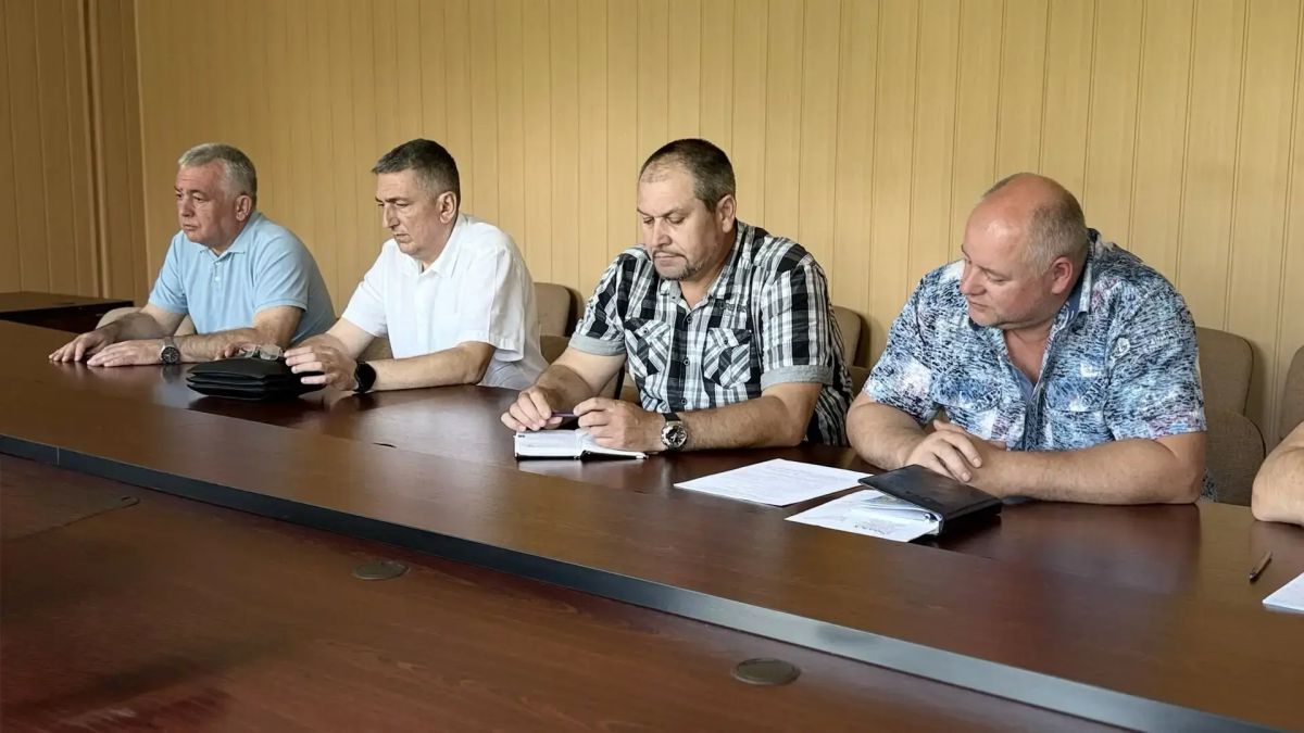 Первый заместитель главы Игорь Шмидт совместно с председателем Совета города Рубежное Нелли Задиракой провёл рабочее совещание по вопросам установки индивидуальных систем отопления на территории городского округа Первый заместитель главы Игорь Шмидт совместно с председателем Совета города Рубежное Нелли Задиракой провёл рабочее совещание по вопросам установки индивидуальных систем отопления на территории городского округа