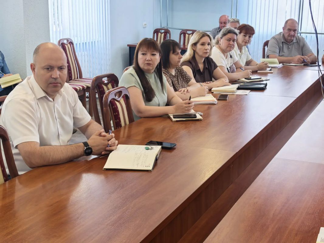 Сегодня провел рабочее совещание с руководителями профильных служб и структурных подразделений Краснодонского муниципального округа, на котором рассмотрели ключевые вопросы жизнедеятельности территории Сегодня провел рабочее совещание с руководителями профильных служб и структурных подразделений Краснодонского муниципального округа, на котором рассмотрели ключевые вопросы жизнедеятельности территории