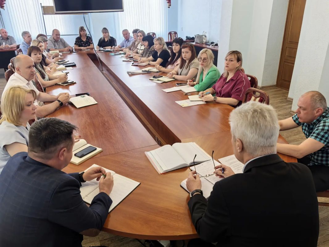 Сегодня провел рабочее совещание с руководителями профильных служб и структурных подразделений Краснодонского муниципального округа, на котором рассмотрели ключевые вопросы жизнедеятельности территории Сегодня провел рабочее совещание с руководителями профильных служб и структурных подразделений Краснодонского муниципального округа, на котором рассмотрели ключевые вопросы жизнедеятельности территории
